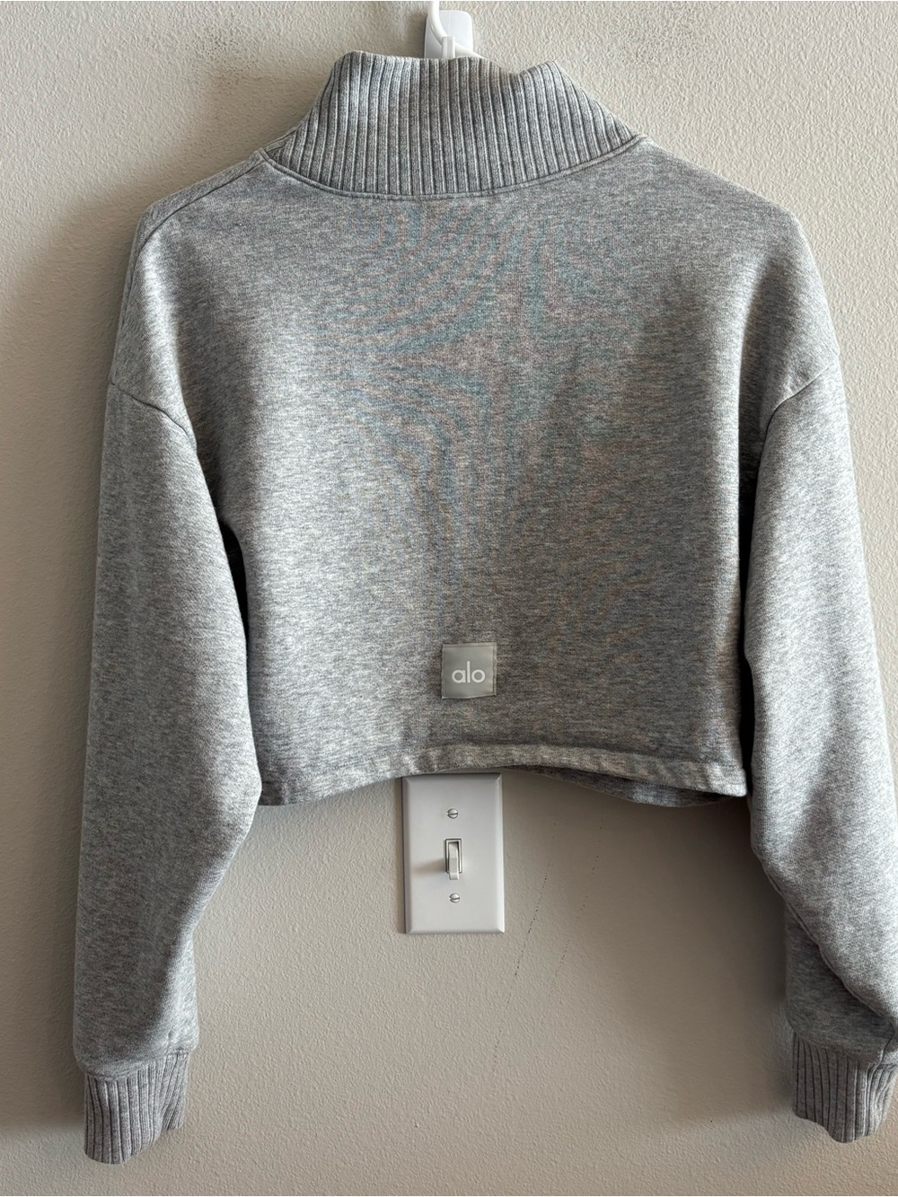 ALO Yoga Small Cropped Serenity Coverup Fleece Sweatshirt Top Ribbed Neck Gray - Picture 8 of 14